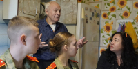 Активисты Движения Первых и кадеты навестили в Геническе семью погибших участников СВО - Херсонское агентство новостей