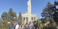 Под Волгоградом многодетные семьи искали скульптуры сусликов на экскурсии - Газета Вечерний Волгоград