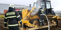 Спецтехника горела в Северо-Курильске - фото - Sakhpress.Ru