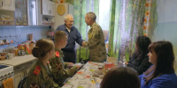 Росгвардейцы навестили семью героев специальной военной операции в Херсонской области - Henichesk.Ru