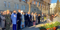 На территории областного клинического центра экстренной медицинской помощи установили бюст известного подвижника архиепископа Симферопольского и Крымского Луки - Минздрав Владимирской области