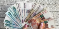 В Омске помощница по хозяйству обчистила сейф работодателей с рублями и долларами - Om1.Ru