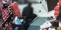 В Сочи мужчина украл кроссовки за 18 тысяч рублей, оставив в магазине свою старую обувь - Sochi24.tv