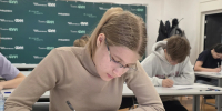 девушка за партой - Администрация г. Рубцовск
