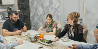 Асият Алиева поздравила многодетную семью участника СВО с Днём отца - Единая Россия