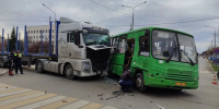 Большегруз протаранил пассажирский автобус в Красноуфимске, есть пострадавшие, в том числе ребенок - Уральский рабочий