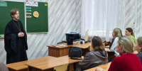 Курганский священник рассказал о Церкви ученикам казачьих классов - Епархия