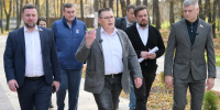 Партийный десант «Единой России» оценил ход благоустройства парка в Богородске - Единая Россия