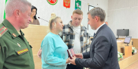 Ленар Нургаянов вручил супруге и сыну Алексея Булдакова государственную награду - Агрызские вести