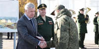 Алексей Русских наградил военных связистов - Ulpravda.Ru