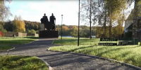 У памятника князьям в Старой Ладоге обустроили новое пространство - SyasNews.Ru