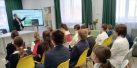 В подростковом пространстве «Территория возможностей» Семейного МФЦ прошел урок финансовой грамотности «Цифровое детство» - Министерство труда и соцзащиты