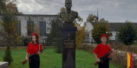 В верхнехавском поселке Шукавка установили бюст Героя Советского Союза Василия Белозерцева - РИА Воронеж