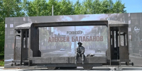 В Екатеринбурге памятник Алексею Балабанову впечатлил Ксению Собчак - КП Екатеринбург