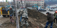 Профилировка грунтовых дорог и устройство обочин, рекультивация газонов, расчистка тротуаров и противогололедная обработка - Мэрия города Магадана