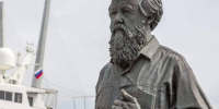 История с переездом памятника Солженицыну во Владивостоке получила неожиданный поворот - ГТРК Владивосток