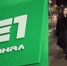 Дорожный знак от ветра рухнул на девушку - 31TV.RU