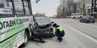 В Нижнем Тагиле пьяный 21-летний водитель врезался в автобус - Между Строк