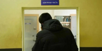 Двое соседей подрались во дворе дома: «Ваша собака укусила мою!» - КП-Иркутск