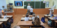 Литературный час «Дружба начинается с улыбки» (6+) - ЦБС Осинниковского городского округа