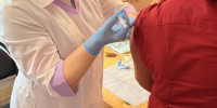 укол вакцинация врач пациент - Gubdaily.Ru
