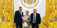 Раис РТ вручил медаль нурлатской доярке Любови Даниловой - Нурлат-⁠информ