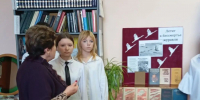 Книжно-иллюстративная выставка «Летят в бессмертье журавли» - Районная библиотека