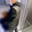 Появилось видео, как незнакомец пытался утащить девочку в подъезде в Петербурге - Комсомольская правда