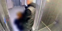 Появилось видео, как незнакомец пытался утащить девочку в подъезде в Петербурге - Комсомольская правда