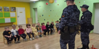 В рамках акции «Дни с Росгвардией» росгвардейцы навестили воспитанников детского сада «Ягодка» в Борисовке - Росгвардия