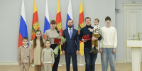 Виталий Королев вручил награды жителям в День герба и флага Тверской области - Афанасий-биржа