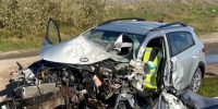 В Крыму иномарка врезалась в бетонную стену, двое погибли - Комсомольская Правда