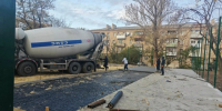 В Ровеньках продолжается строительство новой спортивной площадки. - Город Ровеньки