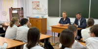 Сотрудник следственного управления совместно с ветераном следствия встретились с учащимися кадетского класса - Следственный комитет