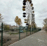 Прокуратура заставила огородить заброшенные аттракционы в парке Большеречья - Комсомольская Правда