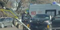 Кроссовер влетел в столб в центре Благовещенска видео - Amur.Life
