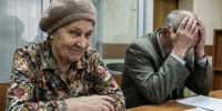 «Докажите, что не предатель»: в Приморье задержали 79-летнюю курьершу мошенницу - Online47.Ru