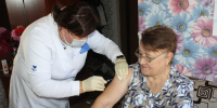 Медики Алатырской больницы выполняют вакцинацию пожилых от гриппа на дому - Министерство здравоохранения