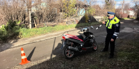 В Нижнем Тагиле водитель скутера скрылся после ДТП с 13-летним пассажиром - Между Строк