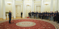 Александр Бельский наградил серебряных призёров российской гандбольной суперлиги - Законодательное собрание