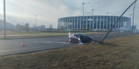 Девушка на иномарке попала в жесткое ДТП у стадиона на Стрелке - фото 1 - vGorodeN.Ru