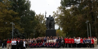 В Махачкале возложили цветы к памятнику Воину-освободителю - Махачкалинские известия