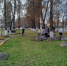 Сотрудники библиотеки в очередной раз наводят порядок в городском сквере - Спас-Деменская ЦБС