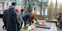 В Сельцо в День белых журавлей почтили память павших героев - БрянскToday.Ru