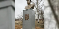 В Эхирит-Булагатском районе открыли новый бюст Ильи Балдынова - КП-Иркутск