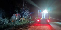 На трассе "Красноярск — Енисейск" бензовоз из-за гололёда улетел в кювет - ИА Запад24