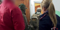 При силовой поддержке СОБР Росгвардии на Сахалине проведены обыски по делу о незаконной миграции - Росгвардия