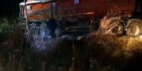 В Красноярском крае топливо вылилось из улетевшего в кювет бензовоза - Комсомольская Правда