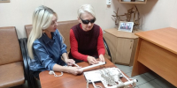 Для творчества нет преград: в Клубе инвалидов по зрению прошёл мастер‑класс по макраме - Минкультуры