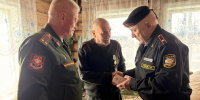 Ветерану флота Раилю Садыкову вручили медаль «Военно-морскому флоту — 330 лет» - Агрызские вести